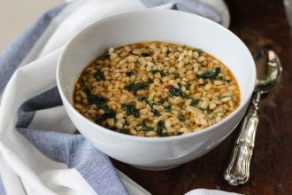 zuppa di orzo e spinaci