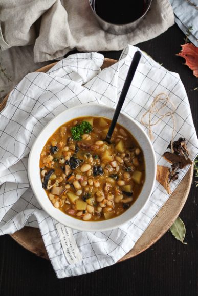 Zuppa di fagioli, funghi e castagne - Licia Sangermano